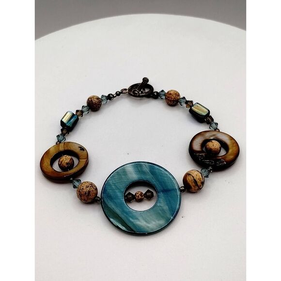 Vintage Bohemian Style Shell Fashion Bracelet with Toggle Closure  Beach Vibes - Picture 1 of 5